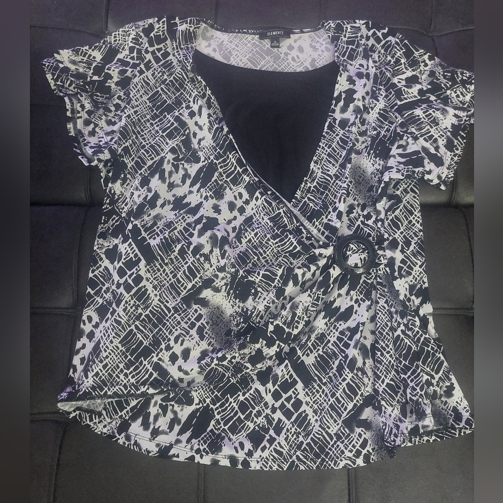 EUC‎ Black & White Print Elementz XL blouse